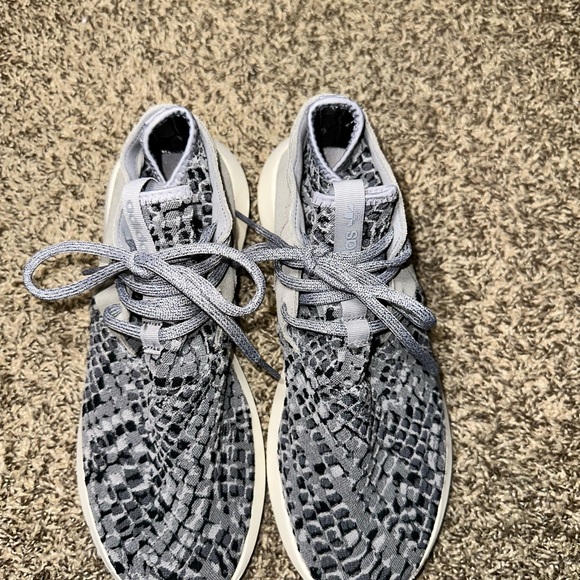 Women’s adidas shoes size 8 - Picture 3 of 8